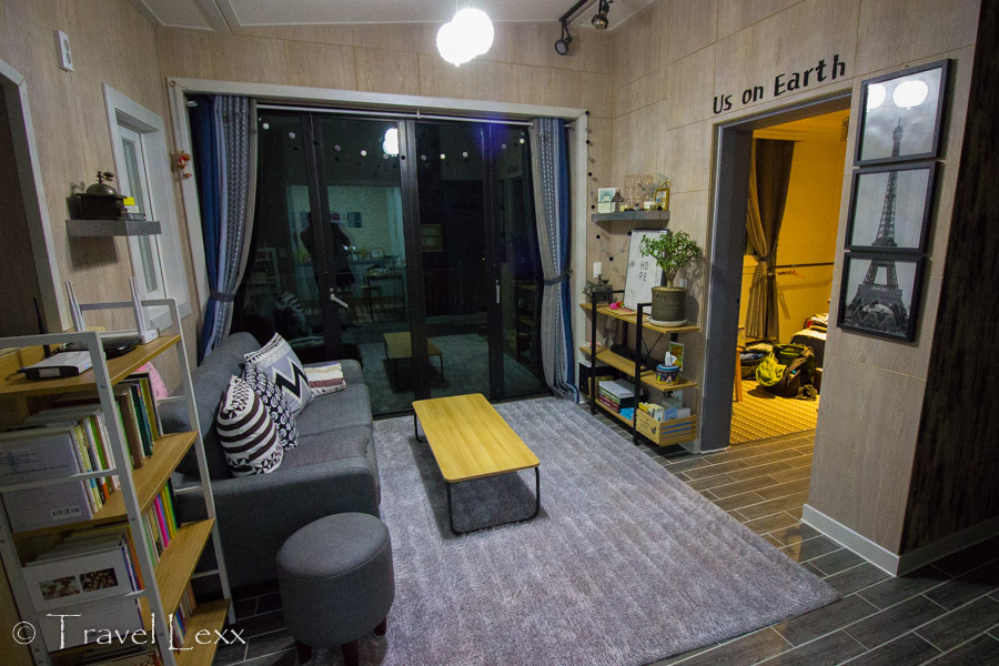 Us on Earth Guesthouse living room in Danyang, South Korea